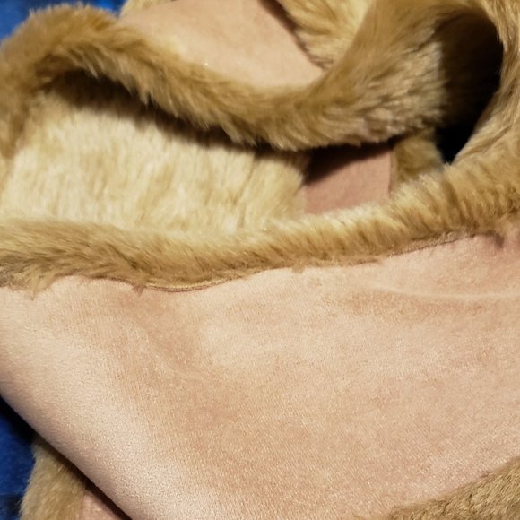 Scarf or wrap, Faux Fur 100% Polyester, Tan, picture distorts color - Picture 2 of 11